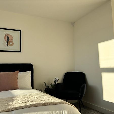 Manchester Apt, Free Parking, Business, Couples & Families Exterior photo