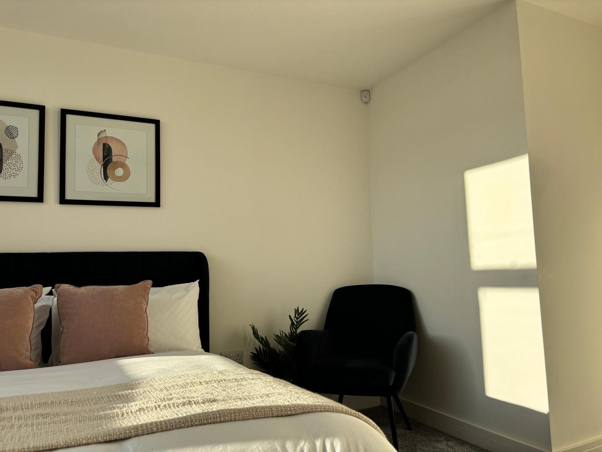 Manchester Apt, Free Parking, Business, Couples & Families Exterior photo